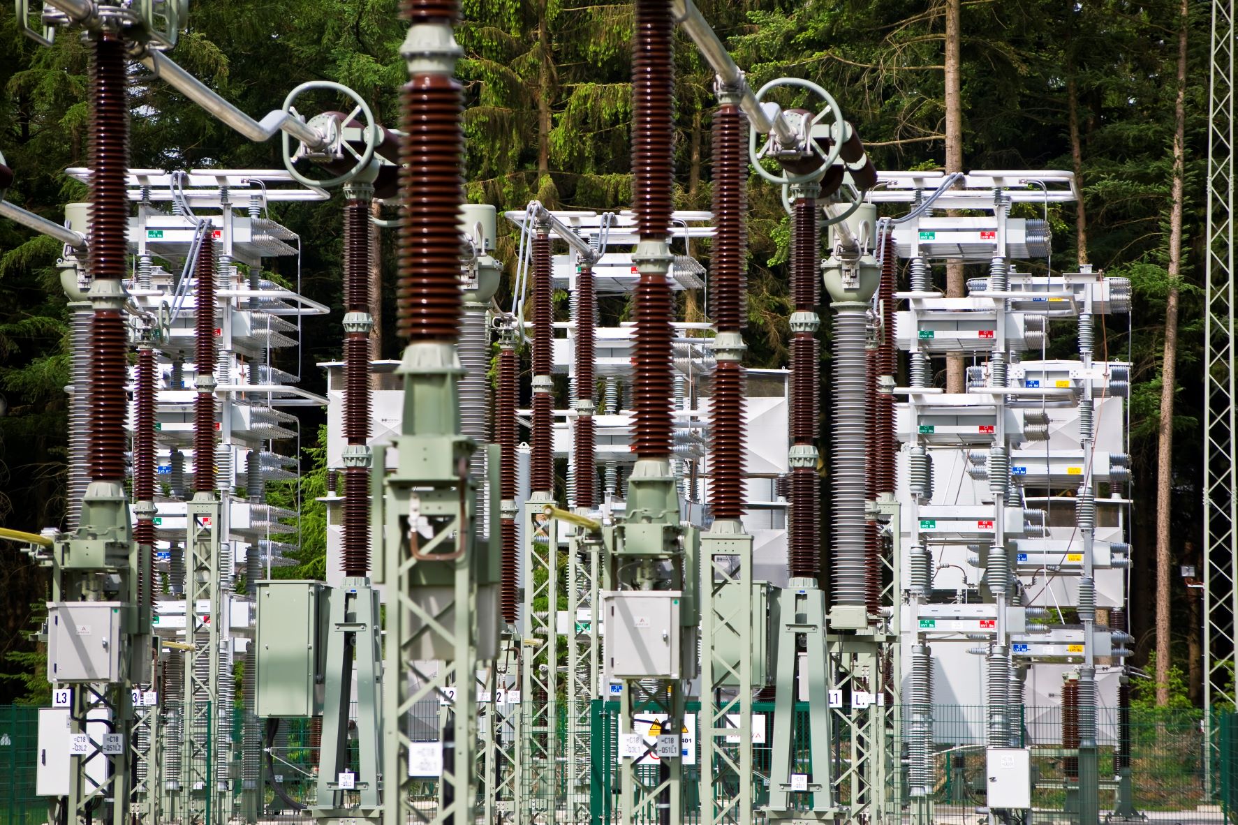 Unsere Überspannungsableiter im Einsatz“ (Kompensationsanlage)